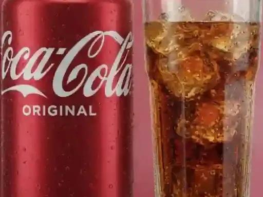 Popular item de Richeese MX: Refrescos varios